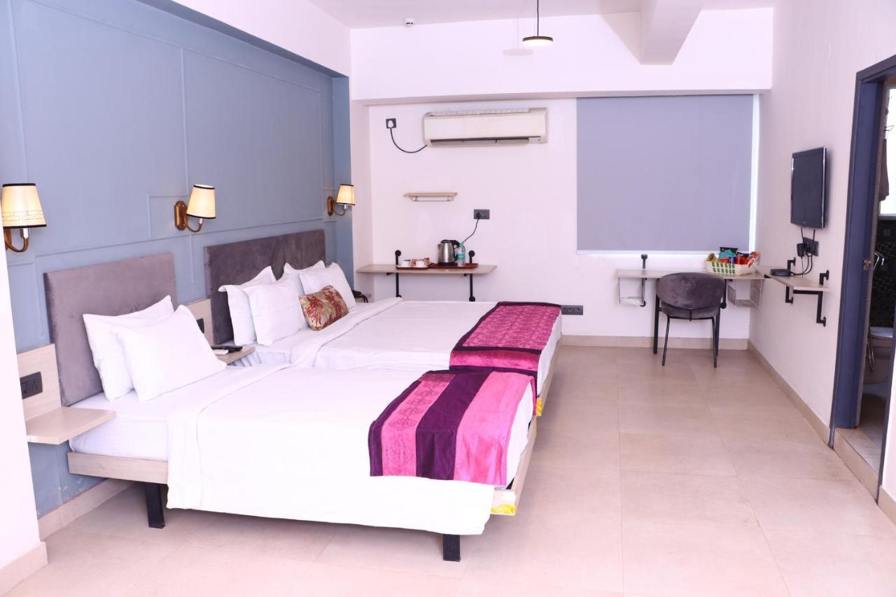 Virohaa Garden Hotel Ghaziabad Eksteriør billede