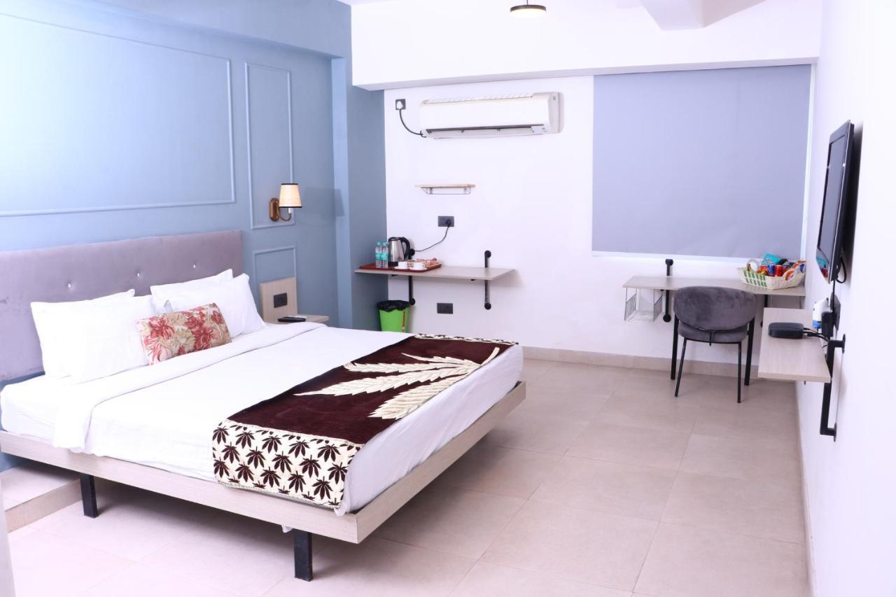Virohaa Garden Hotel Ghaziabad Eksteriør billede
