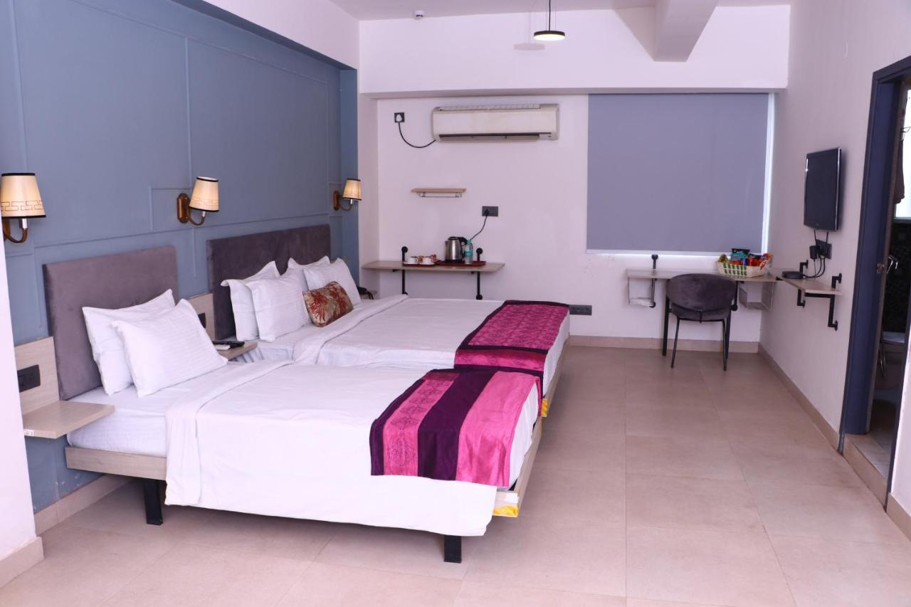 Virohaa Garden Hotel Ghaziabad Eksteriør billede