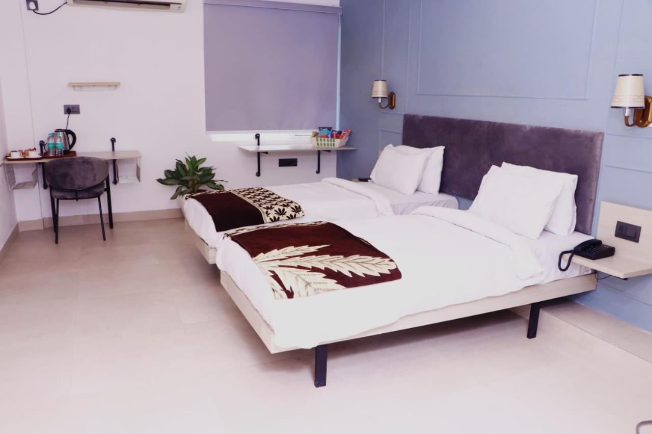 Virohaa Garden Hotel Ghaziabad Eksteriør billede
