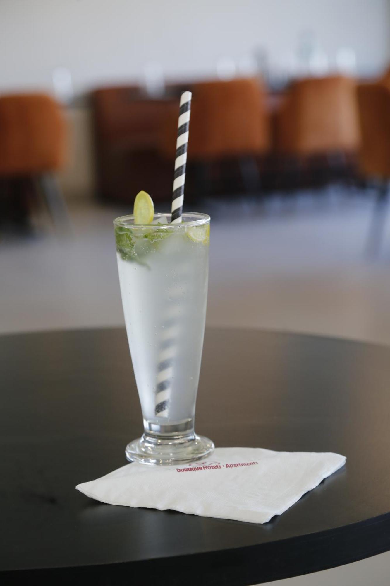 Virohaa Garden Hotel Ghaziabad Eksteriør billede