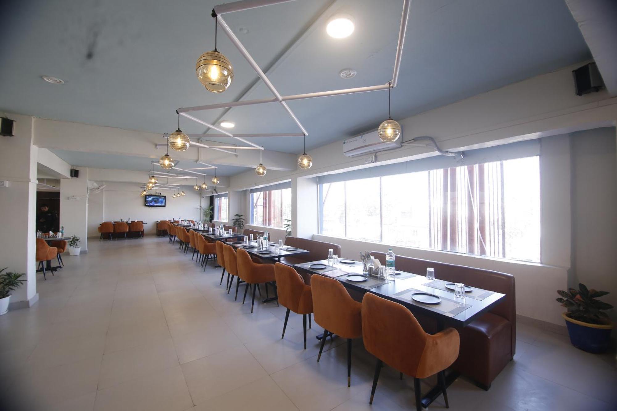 Virohaa Garden Hotel Ghaziabad Eksteriør billede