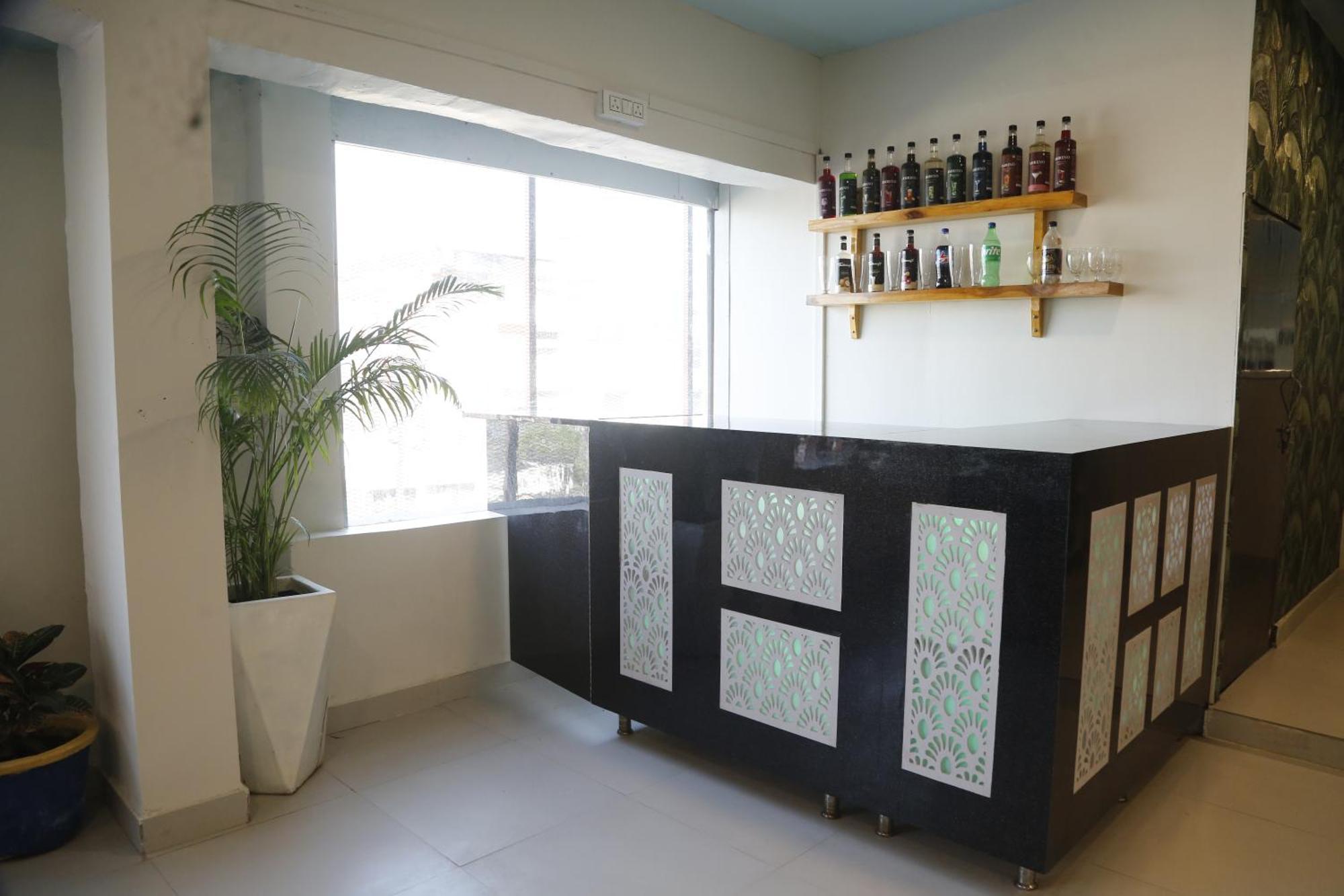 Virohaa Garden Hotel Ghaziabad Eksteriør billede