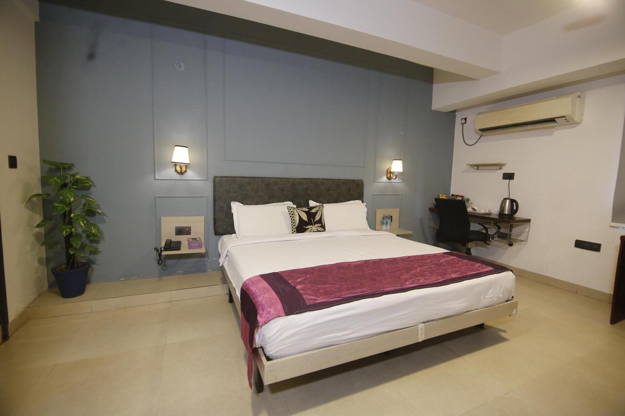 Virohaa Garden Hotel Ghaziabad Eksteriør billede