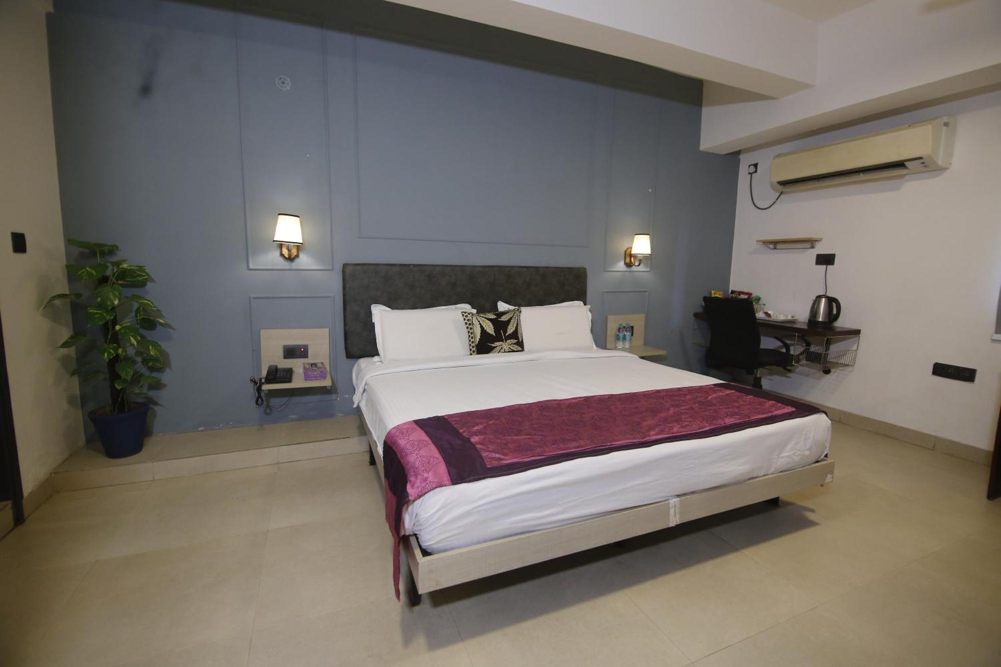 Virohaa Garden Hotel Ghaziabad Eksteriør billede